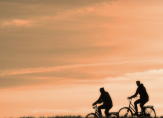 “자전거 동호회서 알게된 남성과…육체 관계 없었는데 불륜인가요”