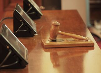 출장갔다가 15만원 주고 성매매한 판사, 법원이 내린 징계 수준이… 판사봉