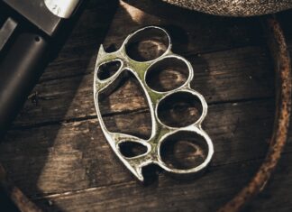 “강간하고파서 너클 손에 끼고…” 신림동 성폭행범 뻔뻔한 자백 너클