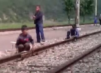 “14살 때 탈북 후, 중국남자에게 팔려간 여동생을 찾습니다” 북한 어린이