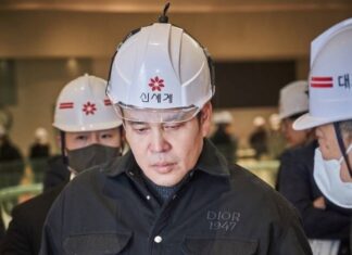 공사장에 310만원짜리 셔츠 입은 정용진 부회장