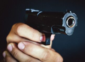 피해자 유족이 직접 죽여 복수한다…이 나라의 사형 방법 방아쇠 총