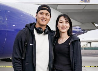 인천공항 인파에…부인 잘 오고 있나 뒤 한번 돌아 보는 오타니(영상)