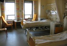 “이참에 동생 죽으면…” 누나가 보험설계사와 나눈 문자 내용 병원 병실 내부