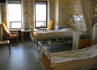 “이참에 동생 죽으면…” 누나가 보험설계사와 나눈 문자 내용 병원 병실 내부