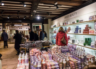 “코로나 터지니 노팬티였다”…화장품 회사 직원의 고백 화장품가게