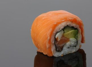 연어 초밥 먹기 힘들어진다…OOO 공격에 가격 비상 연어초밥