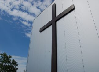 인천 교회서 온몸 퍼렇게 멍든 채 숨진 여고생, 무슨 일이… 교회 십자가