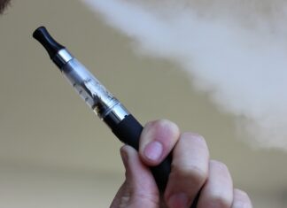 연초보다 덜 해롭다던 전자담배의 엄청난 배신 전자담배 전담 흡연