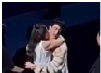 결국 우려했던 일이…방탄소년단 진, ‘허그회’에서 기습 뽀뽀한 여자는?