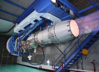 한화에어로스페이스 첨단엔진 “국내유일 엔진 개발 역량 갖춰” 외신도 주목…. 한화에어로스페이스가 제작중인 항공기엔진모습