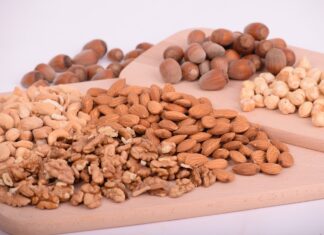 다이어트 식단에 넣으면 살 더 빠지는 음식 견과류 아몬드 호두 땅콩