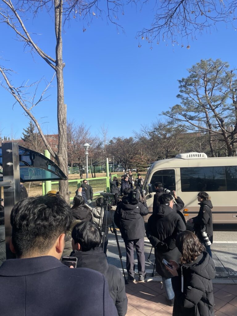 윤대통령 체포당일 공수처 주변 모습