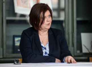 15살 소년과 사귀다 출산까지 한 아동·교육부 女장관 과거에 ‘발칵’