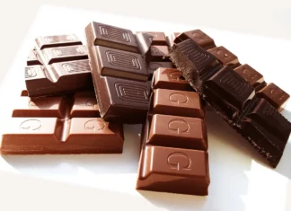 “교회 홍보하던 사람이 줬는데…” 초콜릿 먹은 중학생 응급실행 초콜릿