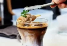 중국 카페에서 파는 돼지곱창 라떼 비주얼