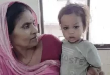 장난감인 줄 알고 머리 물어 뜯어…1m 코브라랑 싸워서 이긴 2살 아기