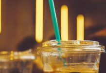 스타벅스 초록색 플라스틱 빨대 7년 만에 돌아왔다 스타벅스