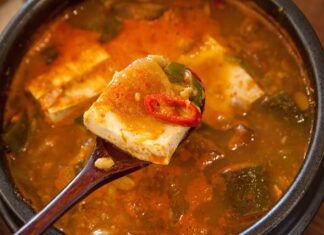 찌개 먹다 구토한 아내 “남편이 뭔가 탄 거 같아요” 찌개