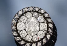 나폴레옹이 워털루 전투서 퇴각하다 잃어버린 브로치 경매 등장