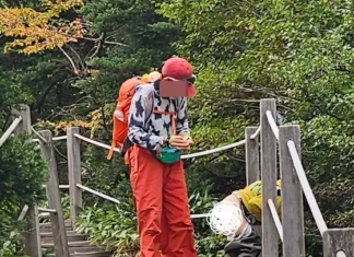 한라산 등산로에 똥 싸고 그냥 간 중국인 가족, 사진 보니…