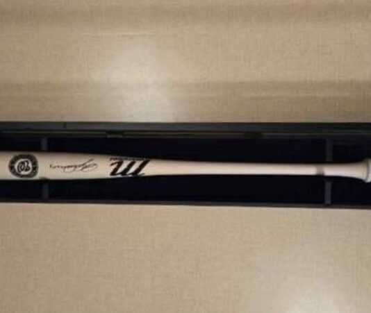 트럼프가 이재명에게 준 야구배트 사인 선수는 인기 없는 2할 타자