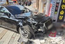 또 인도로 돌진한 70대 운전자…30대 엄마와 2살 딸 중태