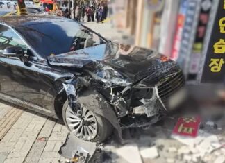 또 인도로 돌진한 70대 운전자…30대 엄마와 2살 딸 중태