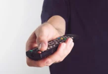 밤에 TV 켜놓고 잠들면 위험한 진짜 이유 TV